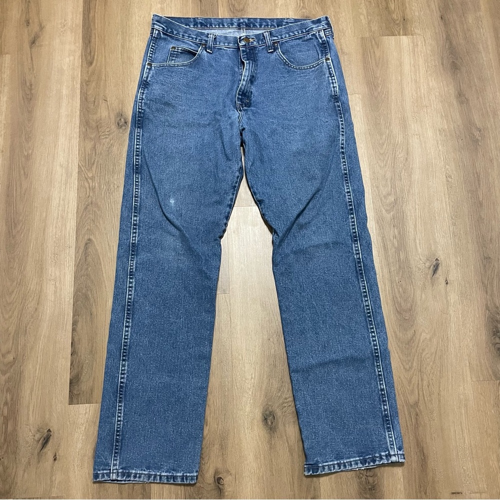 Wrangler Rugged Wear Medium Wash Jeans in Size 36x34